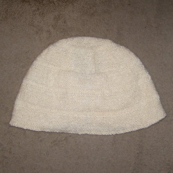 Beautiful Handmade Shawl w/Pearl color Buckle - Picture 6 of 16